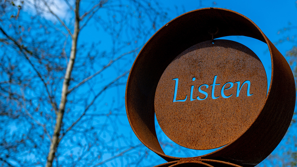Image of a sculpture showing the word "Listen"
